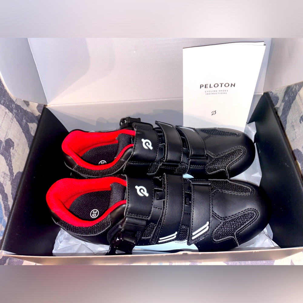 NEW Peloton Cycling Shoes- 8 women/6 Men-clip in cleats